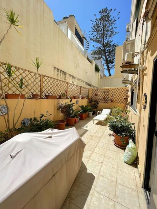 Lovely, Modern, Bright Maisonette. Heart Of Слима Екстериор снимка